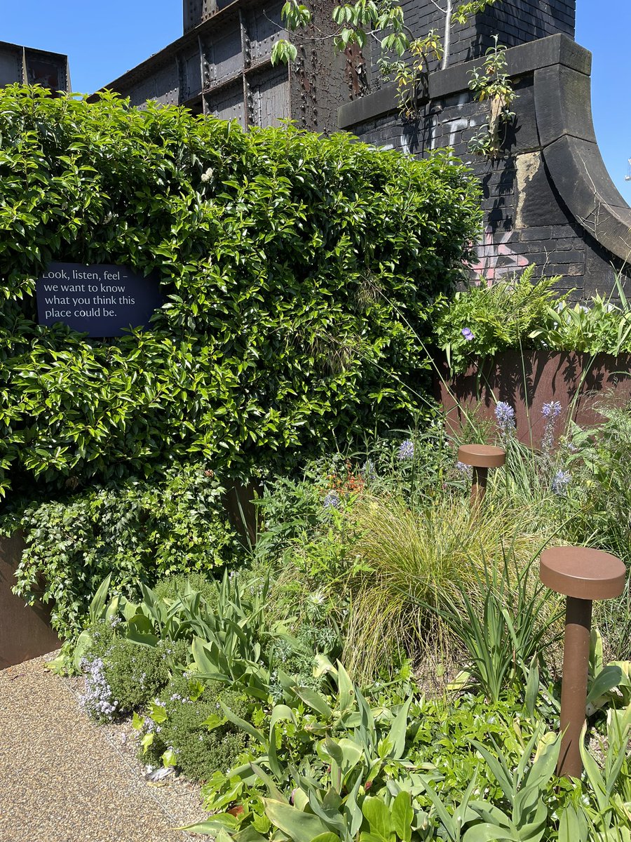 Flynx13's tweet photo. What a stunner of a day for @MCRCityofLit #PageAgainstTheMachine! 

Loved chatting in the sunshine with everyone about MCR writers, books, publishers 🌞 https://t.co/UjELHQ5gcT