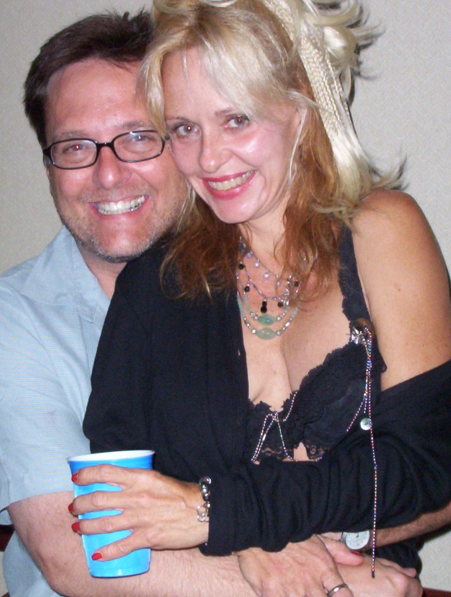 Happy Happy Happy Birthday, my old friend! Have a wonderful day, @LinneaQuigley  ! (look at us babies in this pic!) #linneaquigley #screamqueen #HorrorCommunity #HorrorMovies #HorrorFamily #mutantfam