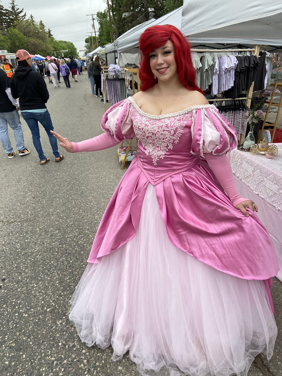 Street Fair day!!  

400 vendors. 10,000 shoppers. 50 buskers. 3 T-Rexs’, and one Princess. 

Followed by an evening of music and theatre and laughter and art. 

Don’t miss this annual celebration of creativity and community.

#CVAF23
