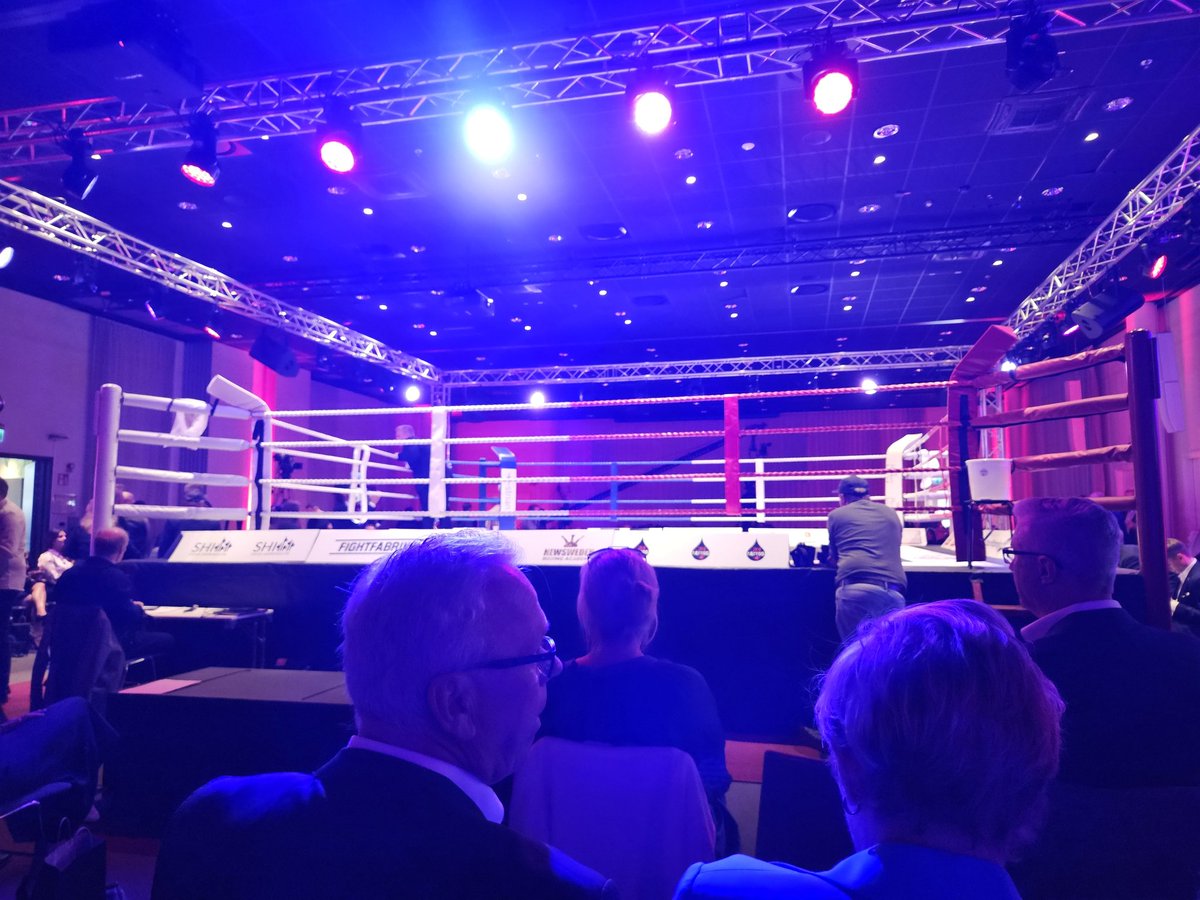 h_hkan's tweet photo. View from my seat at ABP Fight 
Night 9 in Malmö 💥🔥🥊
@sandstromboxer @YigitAnthony #ArmandBoxingPromotion #LinnSandstrom #AnthonyYigit #SamoJangirov #GoranBabic https://t.co/zmTVVPp3OO
