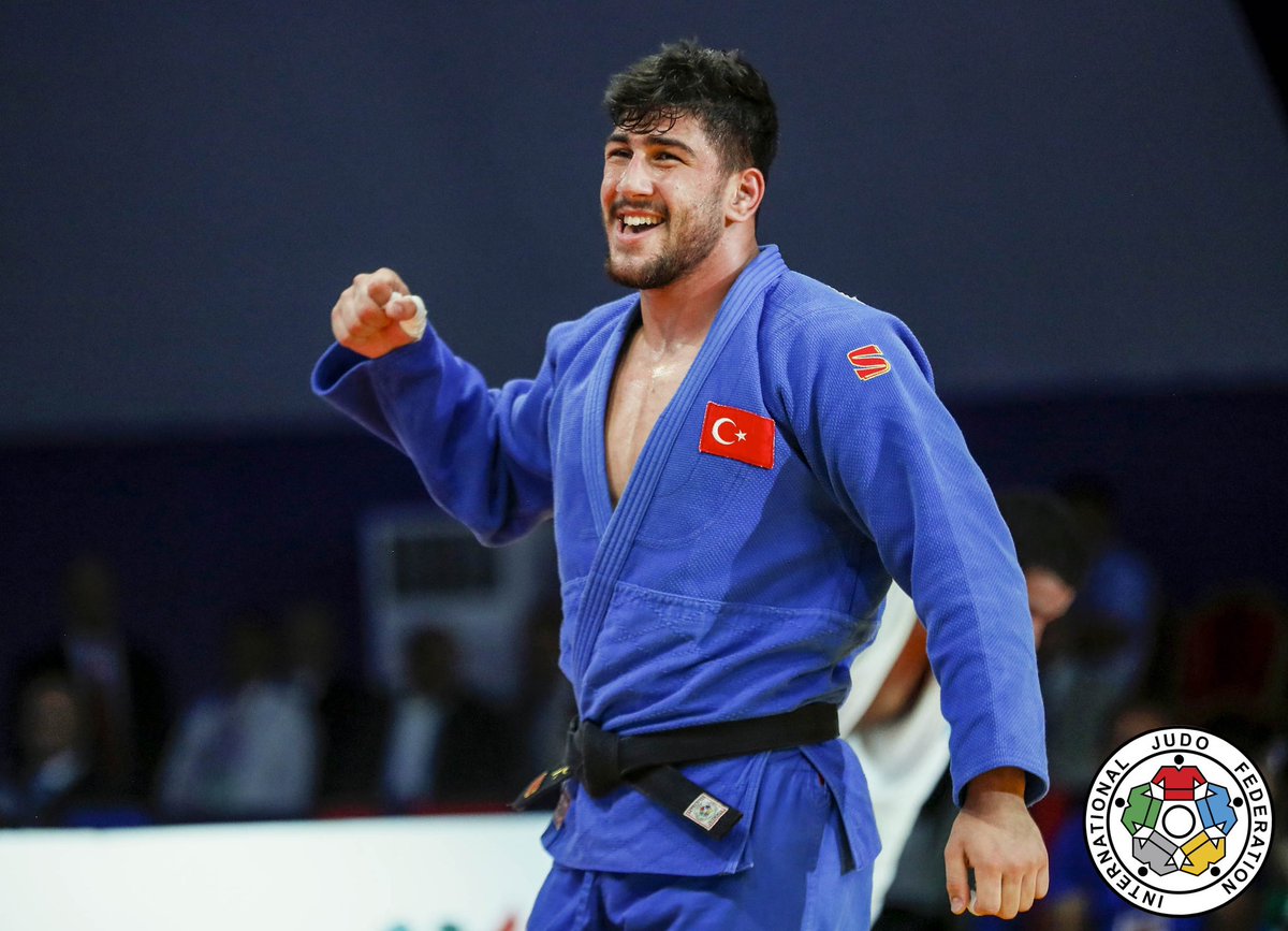 Mert Şişmanlar'dan Bronz Madalya!

Milli judocumuz Mert Şişmanlar Avusturya Upper Grand Prix’de erkekler -100 kiloda İngiliz rakibi Rhys Thompson'ı ippon ile mağlup ederek bronz madalya kazandı👏🇹🇷