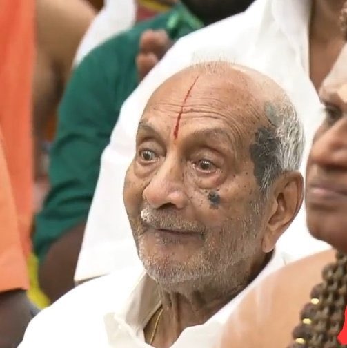 And look at the excitement in his eyes! He is 90+! 

Yes, he was the maker of the original #Sengol in 1947! What a great feeling it must have been for him!  

🤩🙏🏼🤩🙏🏼🤩

#NewParliamentInauguration 
#MyParliamentMyPride