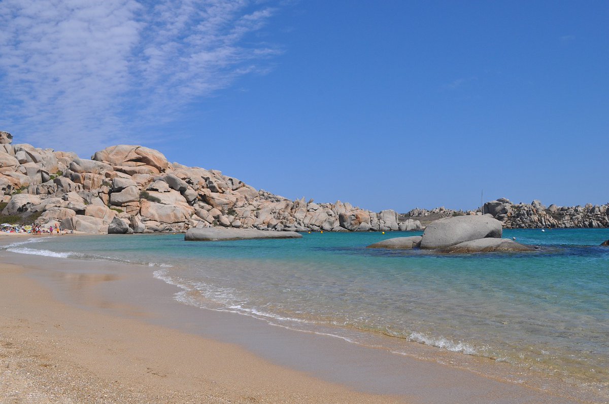 Si la France avait eu ne serait-ce que le 1/10 du mental Corse, la volonté de faire respecter son île, chasser tout trafiquant de drogue, sauvegarder sa nature, sa langue, nous n'en serions pas là à nous lamenter sur cet hexagone qui part en lambeaux. Fier de mes ancêtres!