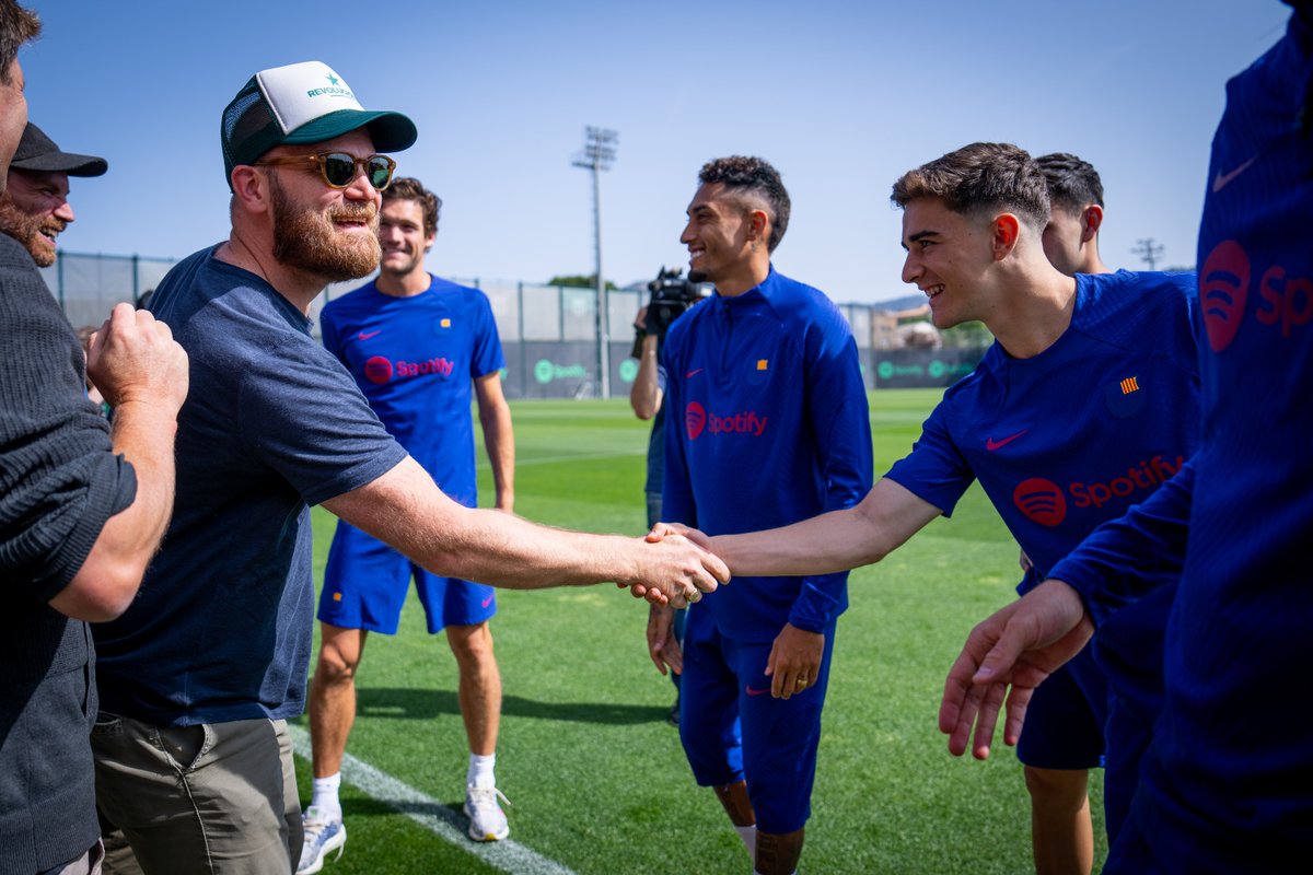 FCBarcelona_es's tweet photo. 𝑽𝒊𝒗𝒂 𝒍𝒂 𝒗𝒊𝒅𝒂 💙❤️
👋 @coldplay https://t.co/z89Zh4wqEn