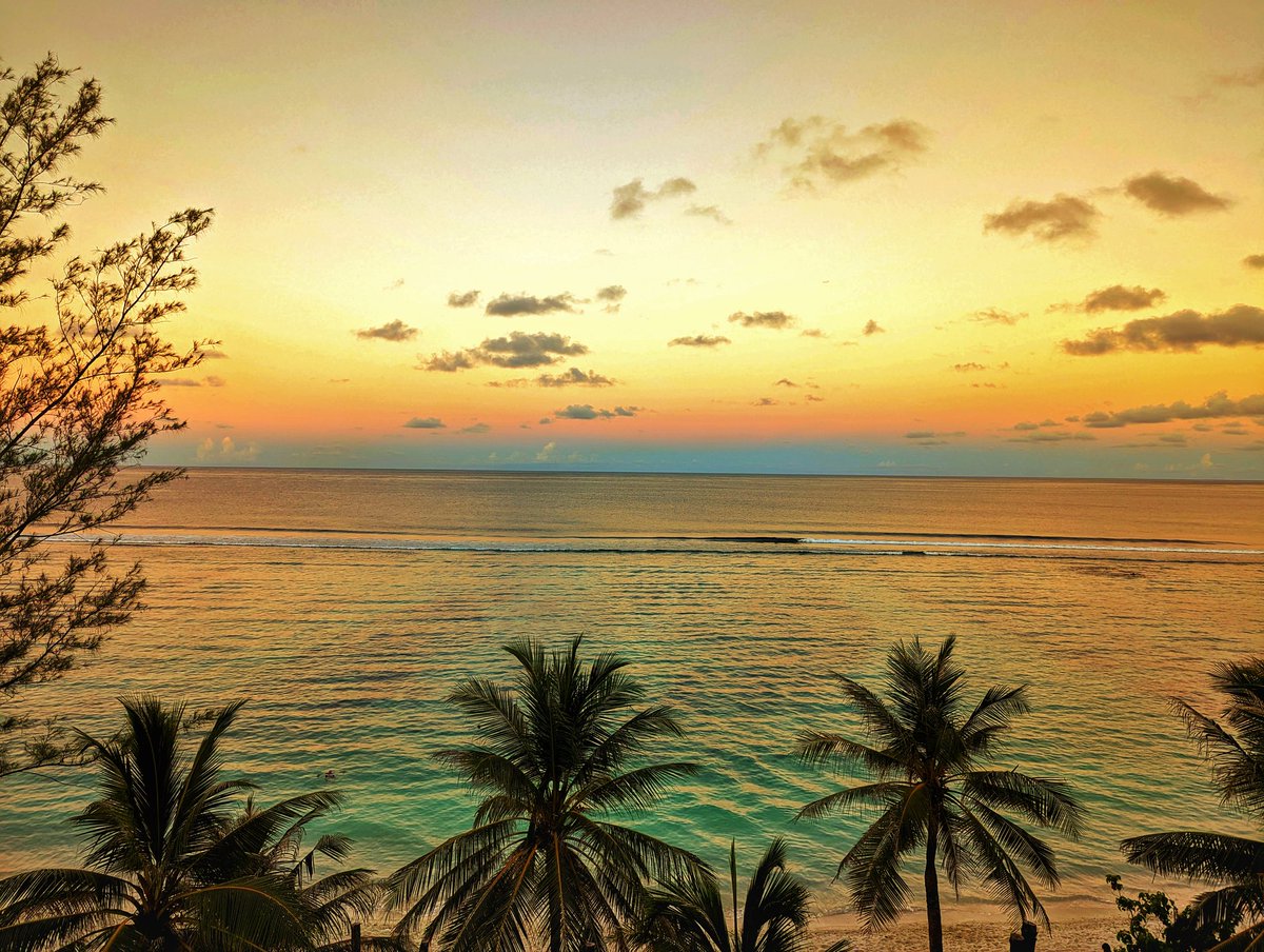Sunset @ Hulhumalé 

Indian Ocean, Maldives

#TeamPixel #SeenOnPixel #yourshotphotographer