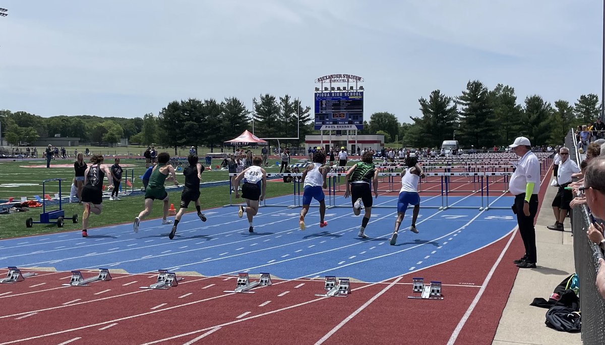 blsd_super's tweet photo. Congratulations to Marcus Hughbanks!  State qualifier with a 3rd place regional finish in the 110 hurdles in a blazing 15.42! ⁦@BataviaSports⁩ ⁦@batavia_hs⁩ ⁦@track_batavia⁩ https://t.co/E4hah4PjIL
