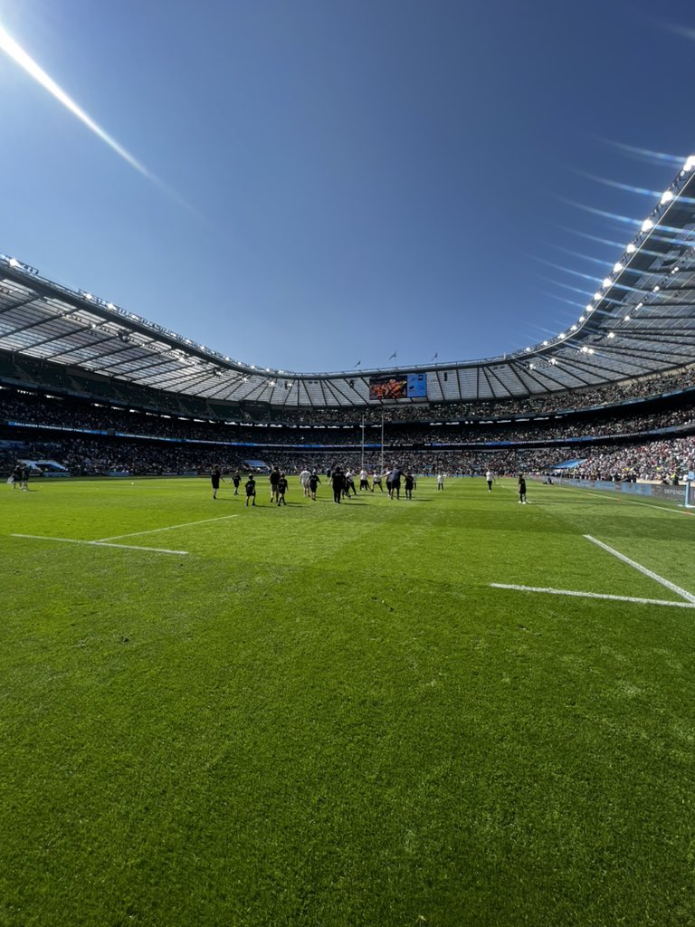 matthew_cowdrey's tweet image. In a season without much Top Level rugby to watch at our Sixways it was great to be a small part of the @GallagherUK @premrugby  Final today 

2 schools representing @WarriorsCF in a #ProjectRugby festival at the home of @Harlequins pre game and on the pitch at half time! 

💙💛