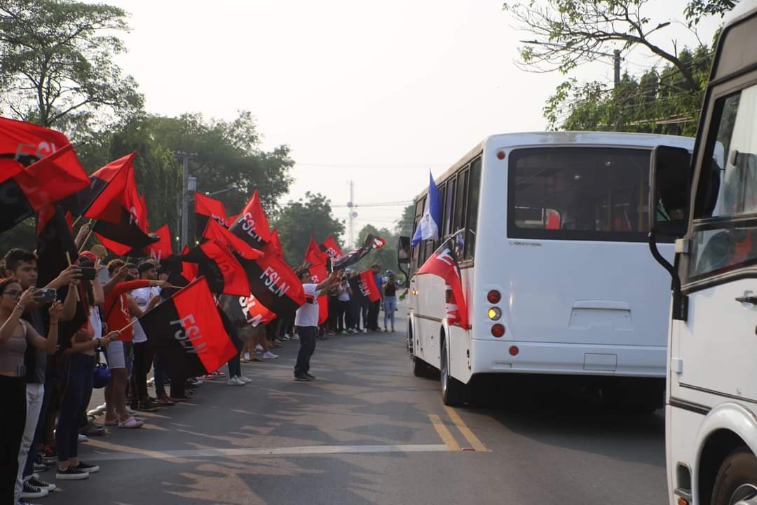 Nuestra querida ciudad de León recibe 48 buses nuevos. ¡Viva Daniel y Rosario! 🚌🎉♥️🖤

#DerechoUNANLeon
#BusesParaElPueblo #LeonRevolucion