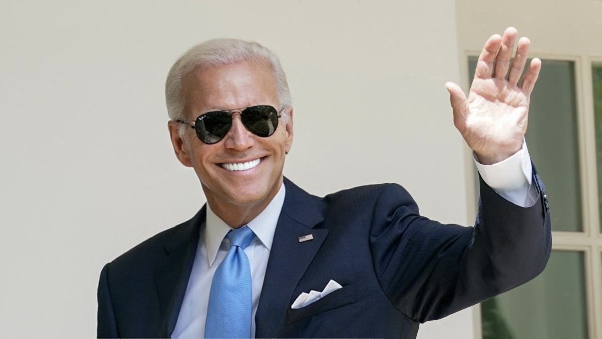 Nothings cooler, than Joe Biden’s aviators! 😎 Actually, nothings cooler, than Joe Biden, period! 🔥 #Biden2024 💙 #FinishTheJob 🇺🇸