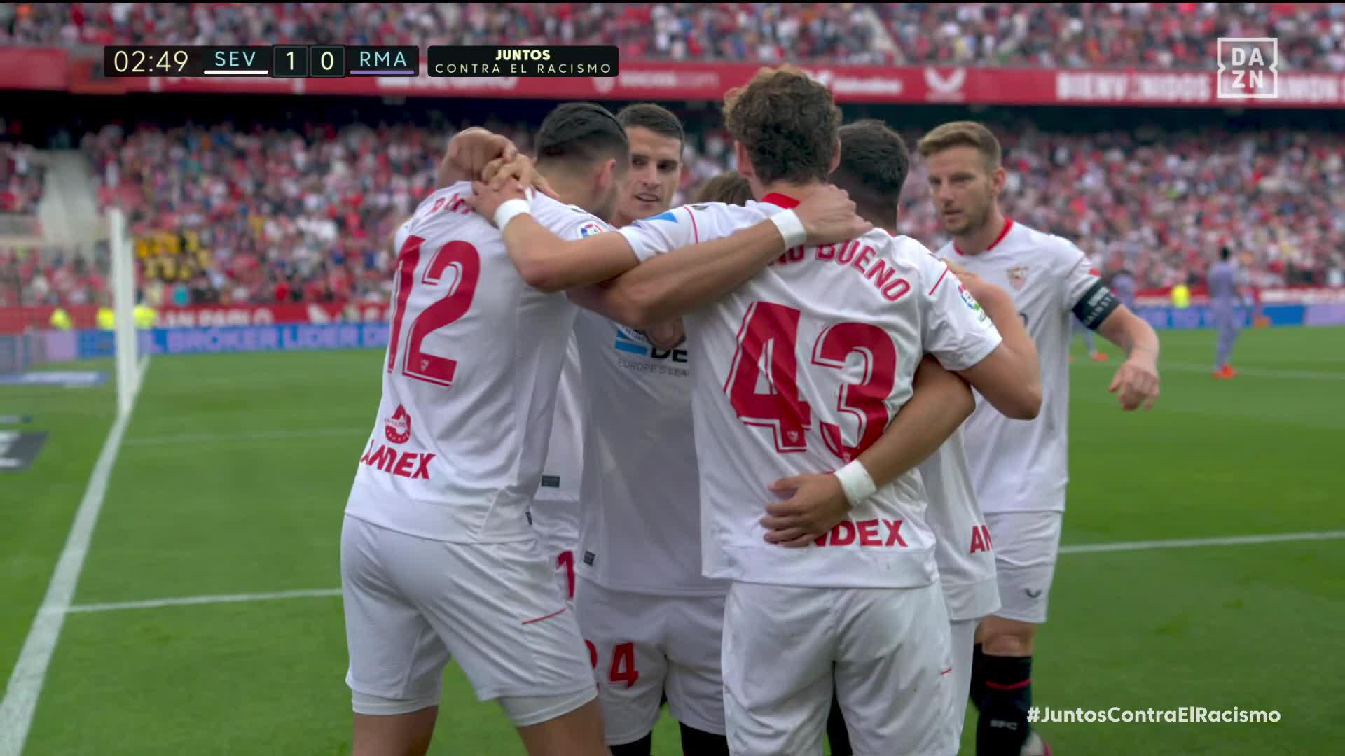 Ni tres minutos han pasado... ¡Y @RafaMir33 YA HA HECHO EL PRIMERO! 😳

El @SevillaFC se adelanta ante el Real Madrid 🔥 #LaLigaEnDAZN ⚽”