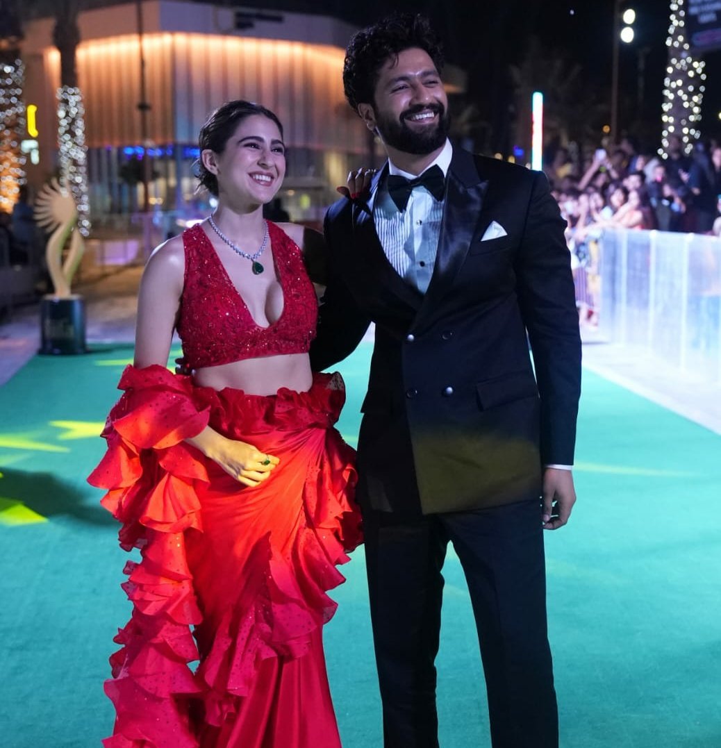 #SaraAliKhan & #VickyKaushal both looking fabulous as they are arrived at #IIFA2023 Awards in Abu Dhabi.

#IIFARocks2023 #IIFARocks #IIFAAwards #Bollywood