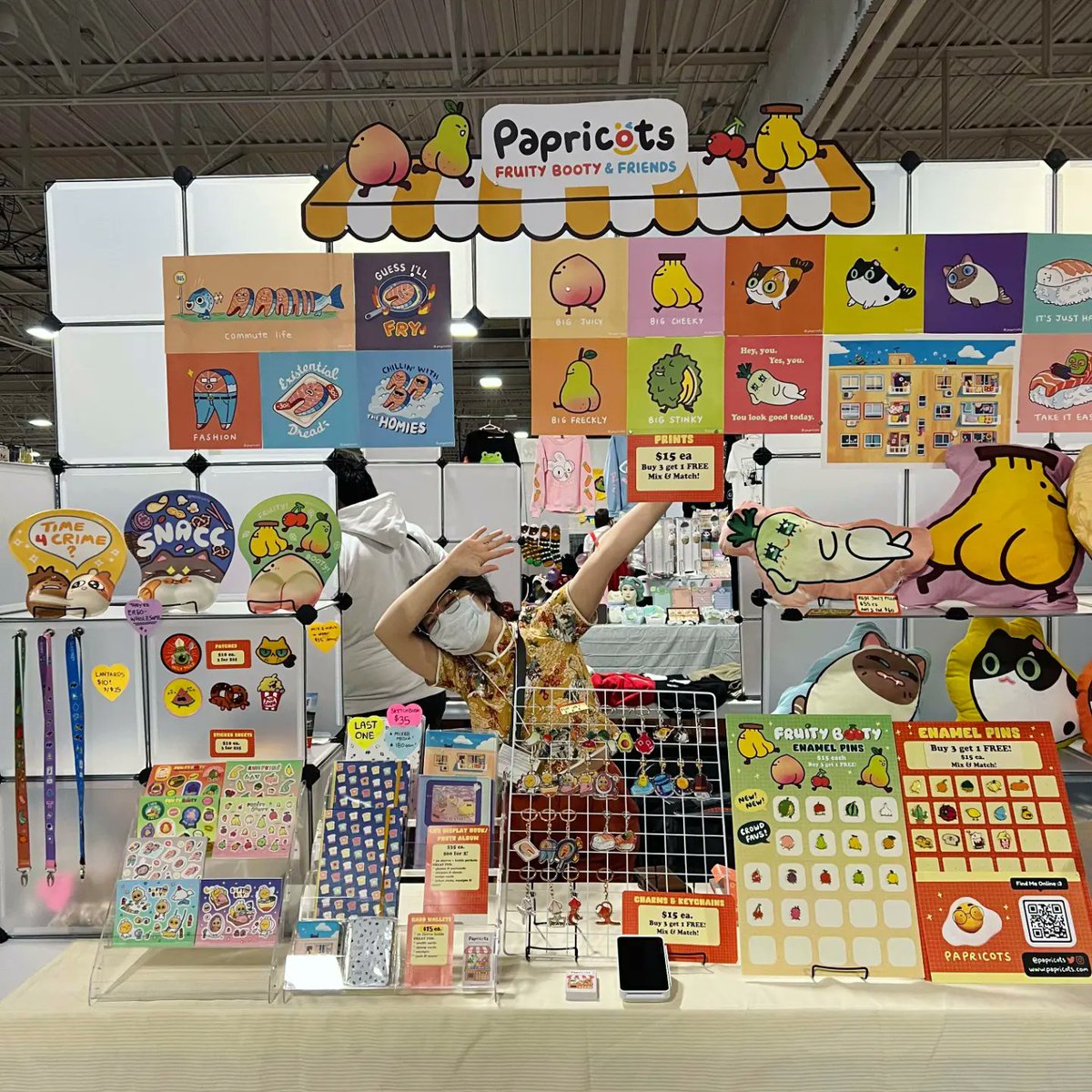 HEY ITS TIME FOR #AnimeNorth2023 🌟🌟✨  come visit this weekend and see all the new goods I'm super excited to share!! 👀🍑✨  (zoom in on those mousepads)