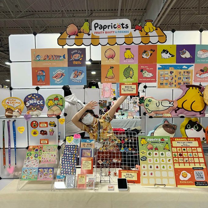 HEY ITS TIME FOR #AnimeNorth2023 🌟🌟✨  come visit this weekend and see all the new goods I'm super excited to share!! 👀🍑✨  (zoom in on those mousepads)