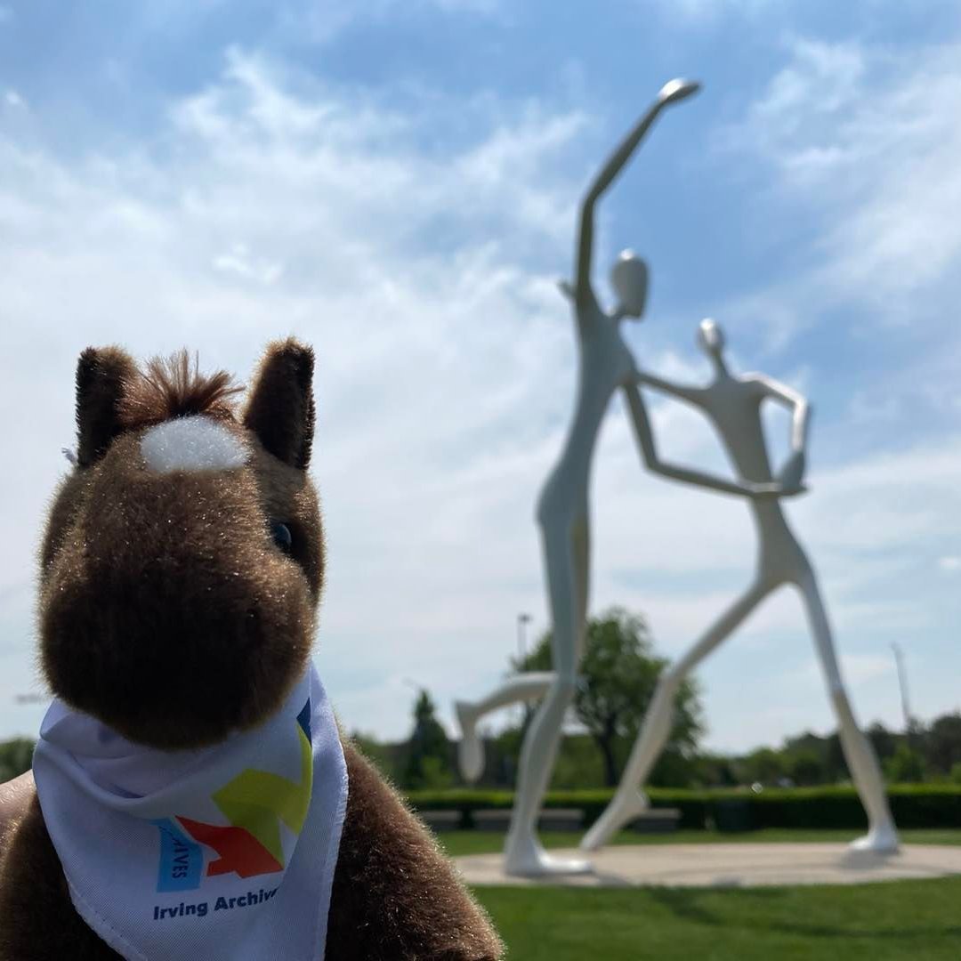 Otis enjoys his time in the mountains! Last week Otis attended the @AAMers Annual Meeting in Denver with staff. He learned a lot about how museums can be even better for our communities, enjoyed a bike ride around the city, and made some new friends!

#AAM2023 #otisatIAM