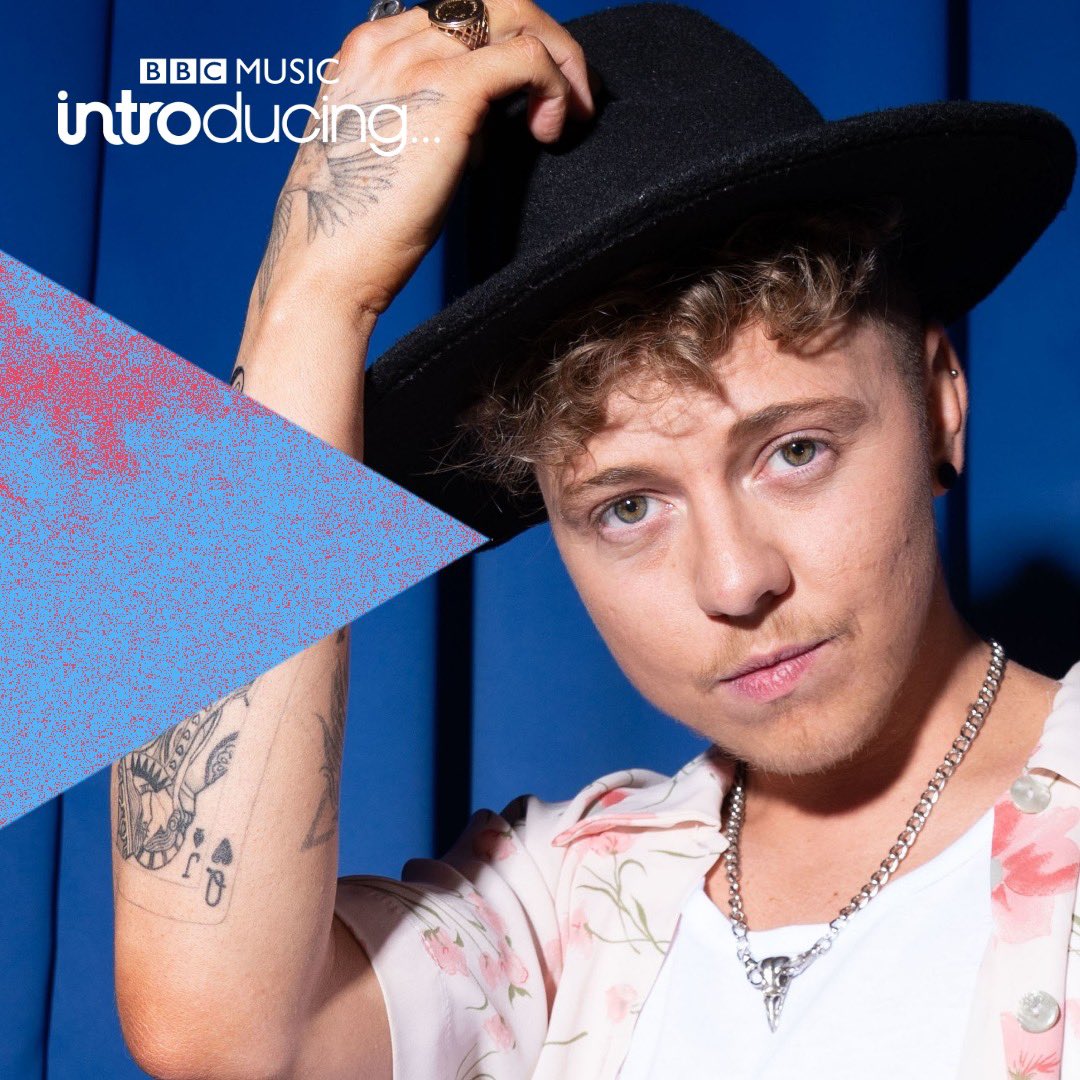 iamdanielpascoe's tweet image. It’s that time again… time to showcase the best from right here in the south west! ⚡️

Our #UOTW is from Robi Mitch and is perfect for any summer playlist AND we have @bbcthree’s #ProjectIcon WINNER @dylanandthemoon in session!

I’m live now until 10pm ⚡️