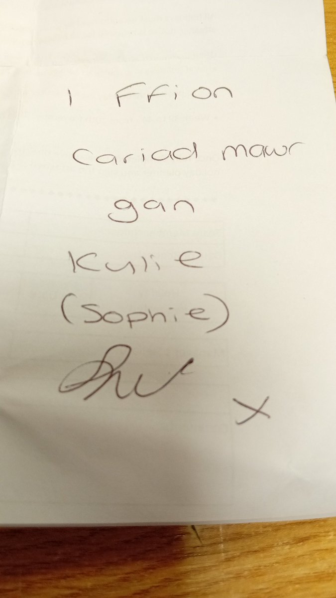 ffiont01's tweet photo. Got an autograph in work 2day (Sophie from STAD) https://t.co/A5MOLfy89t