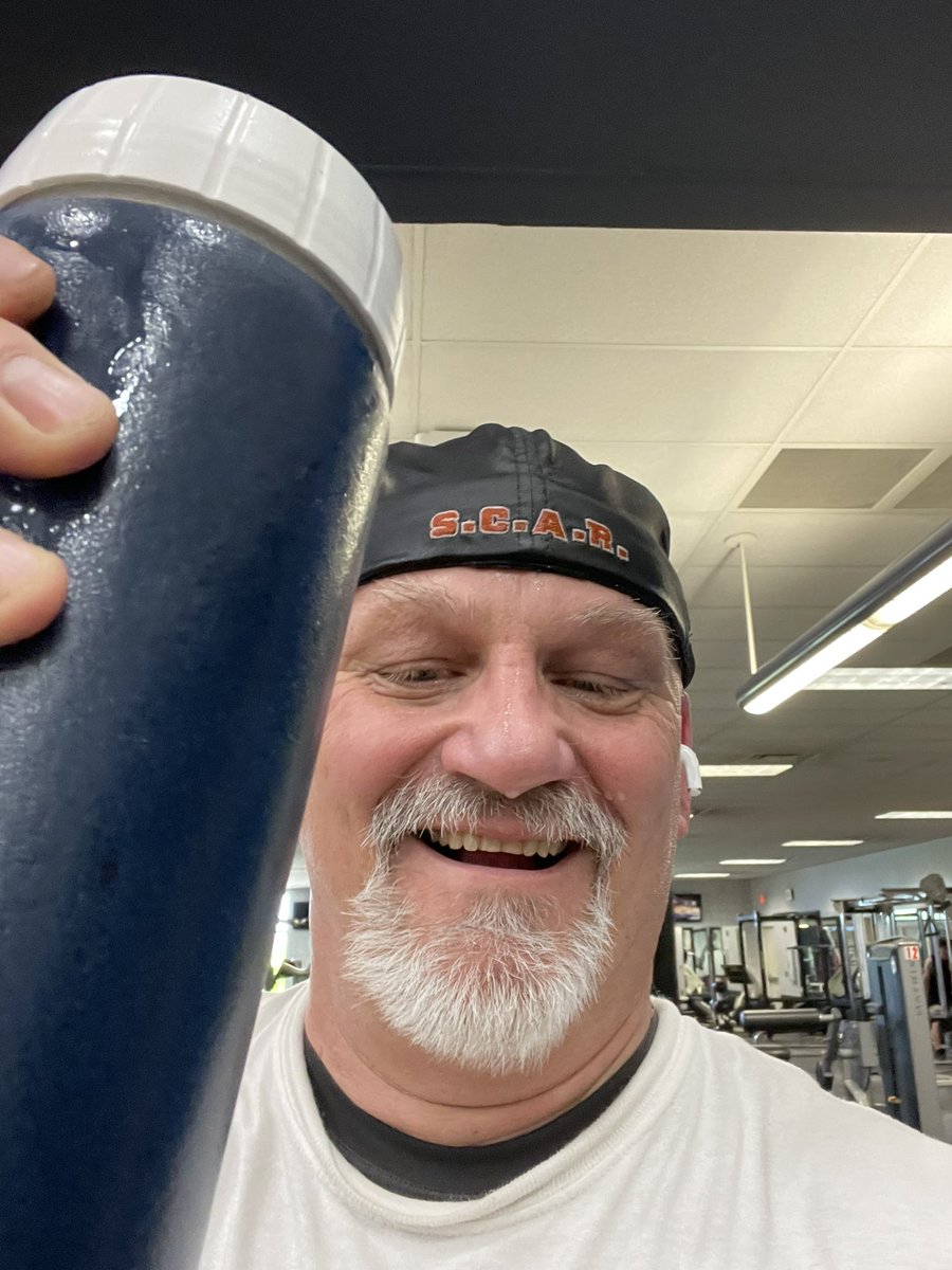 CoachFreier's tweet image. That’s a wrap on 2days #Commit2Prepare wkout.
4 Rounds: 4minTreadmill/3x10Crunches/10xCblTwists btwn sets. Wkout: 3x10DBShldrPress/LatPulls; SmithClsGrip/EZSkullCrush; DBStepUps/HamCurls/BBCurls; Finish: PlateCurls/PlatePress.  #WorkLikeYourGonnaPlay @FarmingtonPower