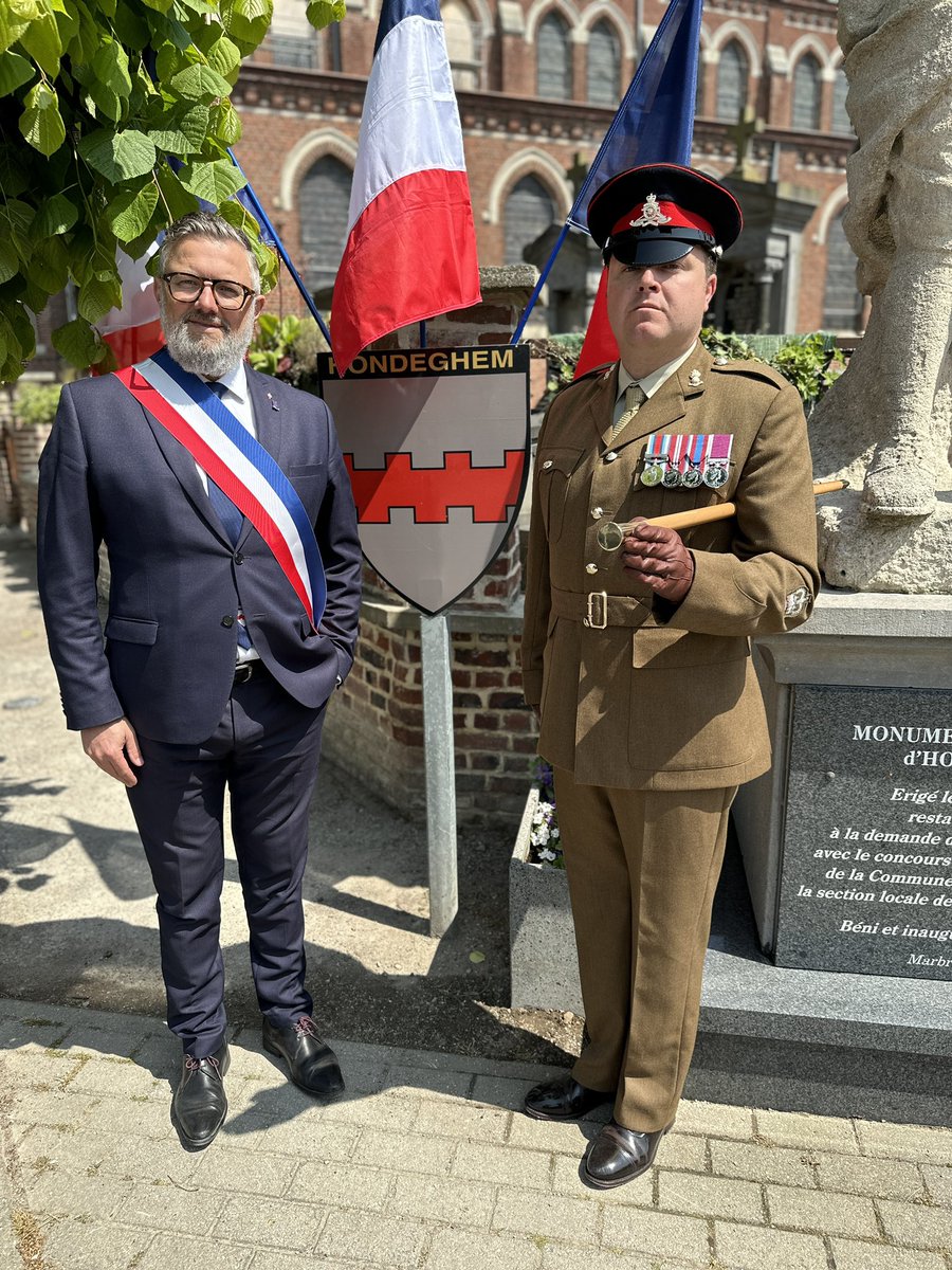 An absolute honour to have the Battery on Parade today with the Village of Hondeghem. K (Hondeghem) Battery, Royal Artillery you did our forbears proud! #ShinyK #FindandStrike #RoyalArtillery #miltwitter