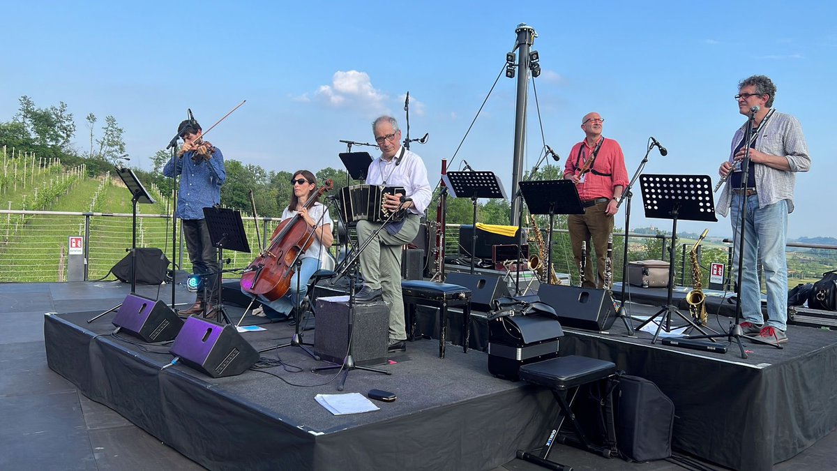 ‘Tra le colline della grande tenuta "Orsolina" si fa del bene e dell'arte, perdipiù in una cornice splendida.’

#Soundcheck per il concerto di beneficenza di stasera, nella meravigliosa cornice di #Orsolina28 ART FOUNDATION
#PaoloConte #Tour2023 
<a href="/concerto_music/">Concerto Music</a>