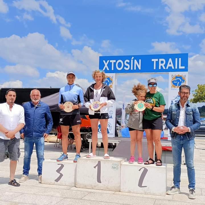 21_leguas's tweet photo. Imos poñernos ao día! 
O finde pasado tivemos grandes emocións! A nosa @FinaBlancoPena quedou en #XtoSinTrail 3° gañando así a 1° posición en #TrailSeries en trail curto! 🥳🥳🥳
Parabéns! 
#Club21Leguas https://t.co/003gjeH4N1