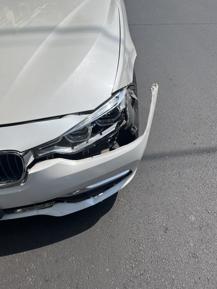 fabiolarauzo's tweet photo. Abro hilo de cómo @Pemex no quiere pagar el golpe que me dio uno de sus camiones, por dar una vuelta de segundo carril  @SEDENAmx @FiscaliaCDMX https://t.co/DErbJLYFFI