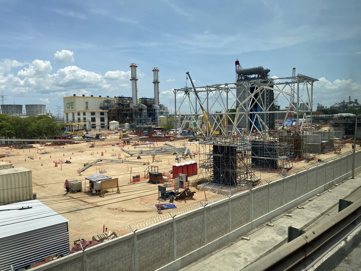 Así luce hoy, la Central Termoeléctrica Mérida II, de CFE.
La que en otrossexenios abandonaron, hoy se recupera exitosamente. Gracias @lopezobrador_  , por tu lucha para recuperar la soberanía energética del país.