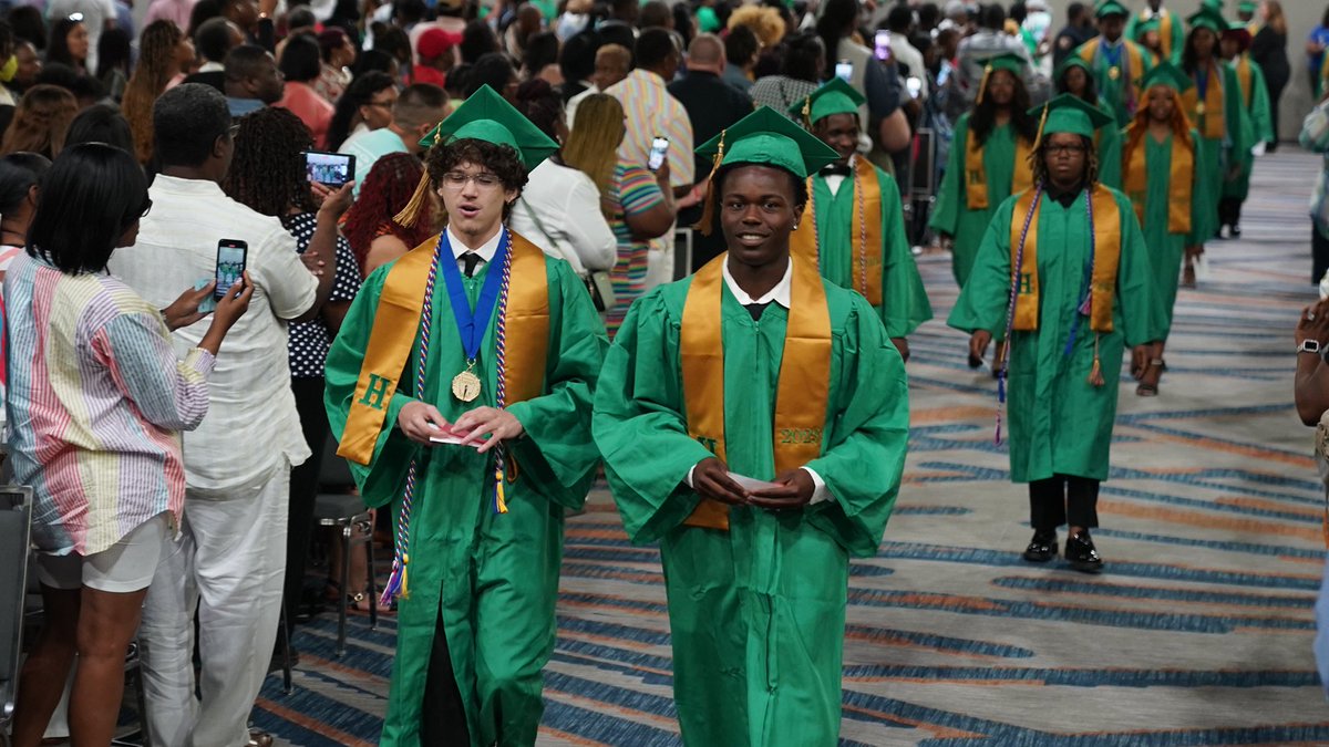 MSCSK12's tweet photo. The future is theirs! Take a look at the highlights from today's ceremony! 🎓👏
Congratulations Central High! #WeStandOut https://t.co/b98FZin7BR