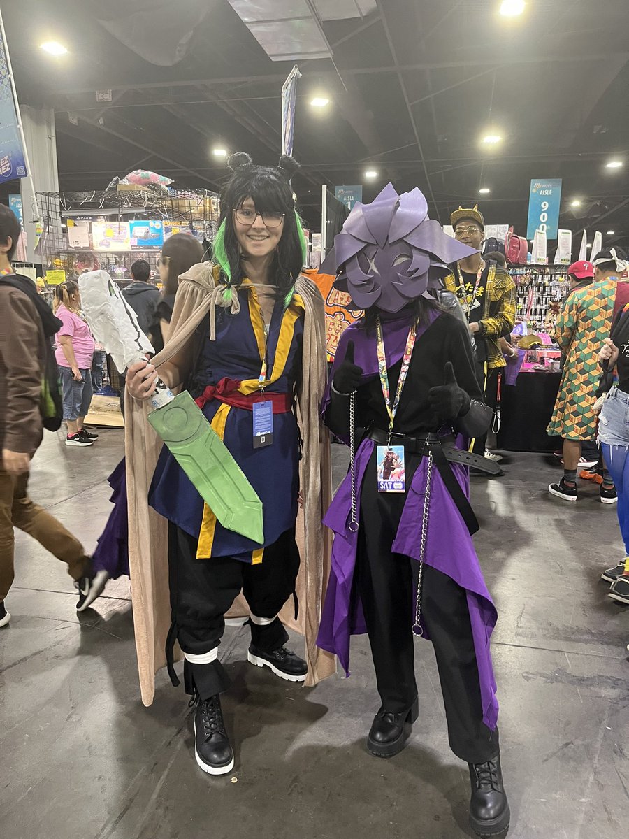 SarahA_Writer's tweet photo. The LMK shenanigans continue at Momocon! Awesome Macaque cosplay by @lavendebee ! https://t.co/e2b5rKOxLn