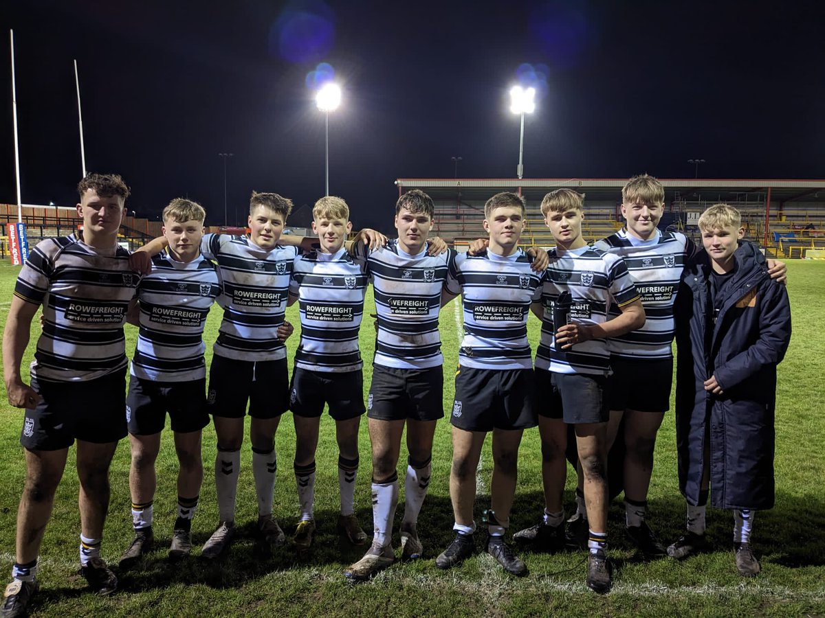 hullfcofficial's tweet photo. 🤞 Good luck to @u16Wyke and the 9⃣ Hull FC Scholarship youngsters ahead of their National Cup semi-final tie with West Bank Bears at Cropton Road tomorrow afternoon! 

⚫️⚪️ #COYH https://t.co/ZevyYCfhob