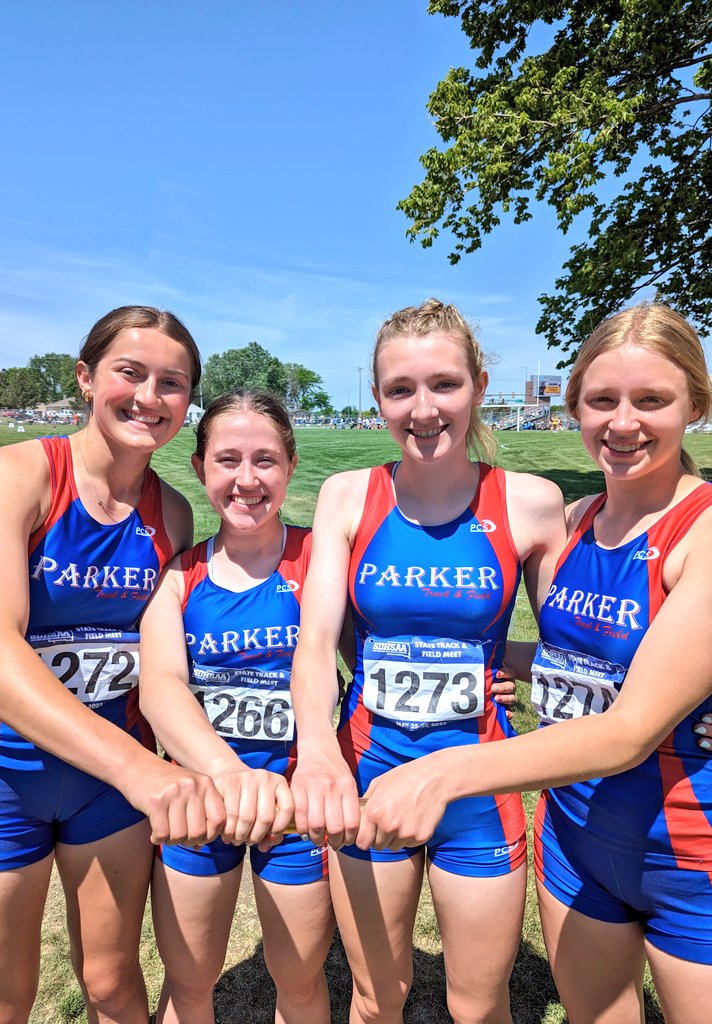 This crew of girls ran to a 3rd place finish in the 4x200 and a 2nd place finish in the 4x100. Congrats to Shayla, Jenna, Braelyn, and Janae!
