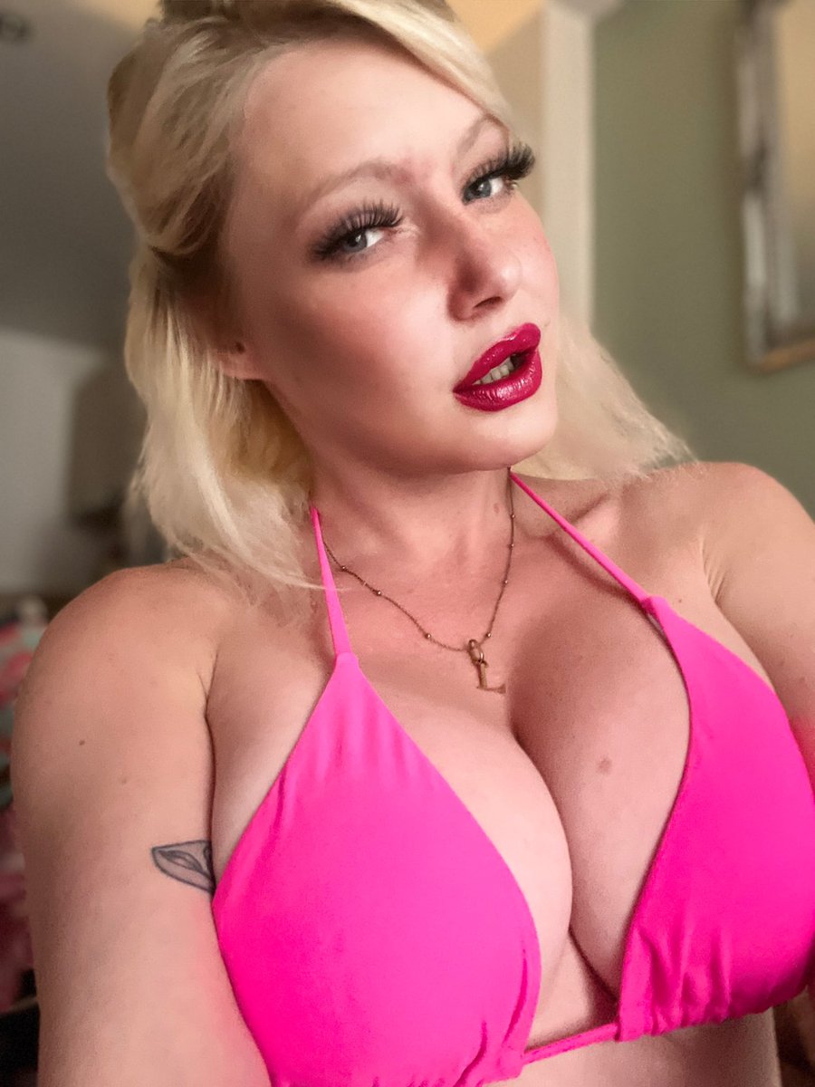 lou_monrow's tweet photo. I swear my tits are getting bigger 🥵🙈 https://t.co/yiNxSS8YAt