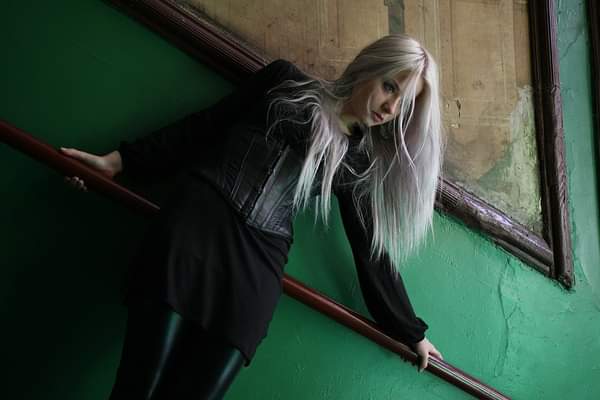 CelesteHope3's tweet image. #greyhair #goth #gothgirl #gothic #gothicmodel #femalemodel

 #modeli #Grisaç #Got #gotikkız 
#Gotik #gotikmodeli #Kadınlmodel 

#نموذج   #القوطي   #شعررمادي  #القوطية   #نموذجالإناث