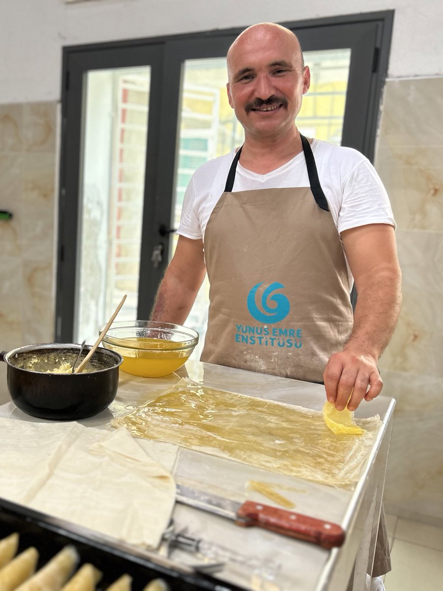 NurSagman's tweet photo. Nous sommes à Saint Louis. Le chef turc Mahmut Kara est entrain de préparer les spécialités de la ville de Hatay pour la clôture de la Semaine de la Cuisine Turque 🤓
Merci @_AmadouDiaw #MuPho #SaintLouis pour l’hospitalité!
#teranga #Semainedelacuisineturque #zerodechet #cuisineturque
@TC_Dakar_BE