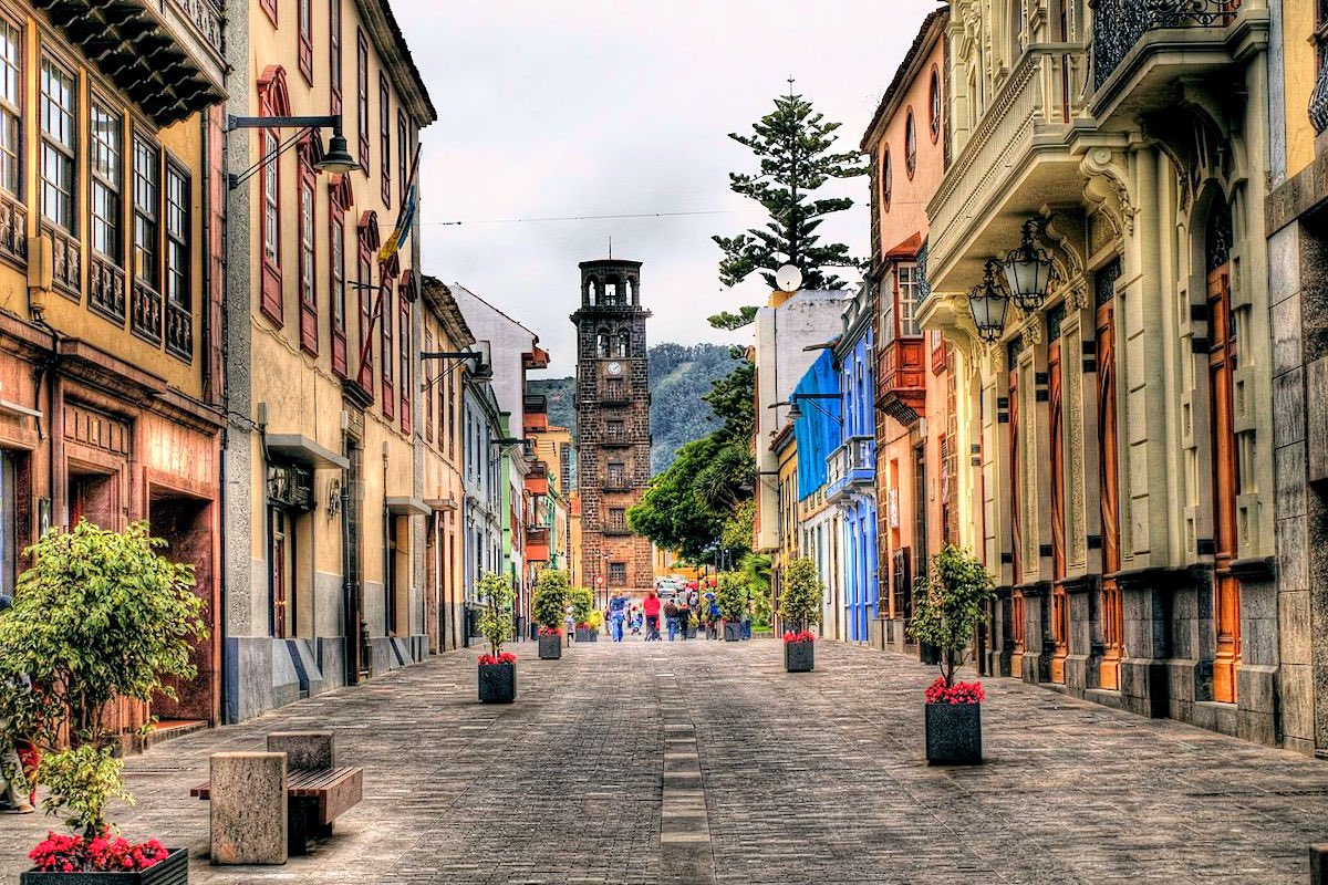 DaniMateoAgain's tweet photo. Así sin ton ni son, os diré que San Cristóbal de La Laguna es de los pueblos más bonitos que he visto en mi vida. En general. No solo en España. Si vais por Canarias, no os lo perdáis… #PorqueSí https://t.co/FIIuiflMT9