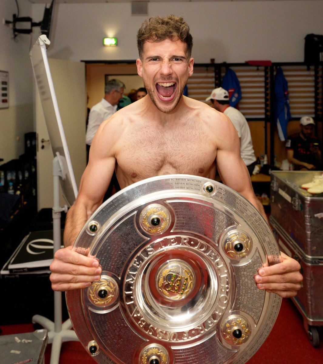666knightly's tweet photo. ⠀⠀
              🏆⚪️🔴 

       #MiaSanMeister 🍾 

⠀⠀⠀ https://t.co/fHY6ZS3KTf