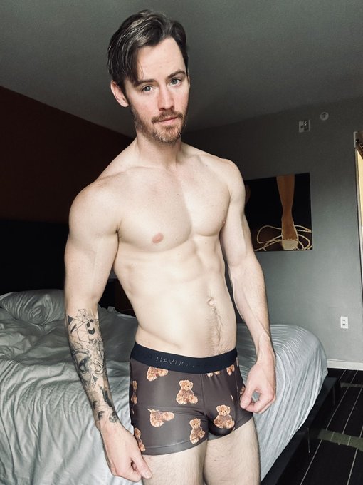 This room is a mess. 😳 https://t.co/5HKIZwy3KF<a href="/tag/shibari"class="tags"><span>#shibari</span></a>