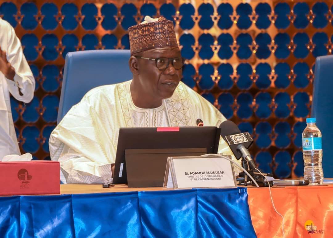 MINISTRE_MHA's tweet photo. #Niger🇳🇪
#Niamey, 23 mai 2023.
Organisé par le secrétariat exécutif de la Commission du bassin du lac Tchad (CBLT), j'ai assisté au côté de son Excellence le Premier Ministre chef du gouvernement à la cérémonie d'ouverture du forum annuel, des pays membres de la CBLT. https://t.co/2MnFNkYw8t