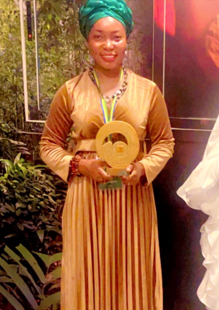 AichaDiarra2's tweet photo. Au Festival International du Livre Gabonais et des Arts - Filiga, je viens de recevoir à travers ma maison d’édition @EditionsGafe , le Prix FILIGA de l’Edition Africaine, pour encourager davantage la jeune maison d’édition à persévérer https://t.co/QGZuysmKal https://t.co/rFbNsgSBbc