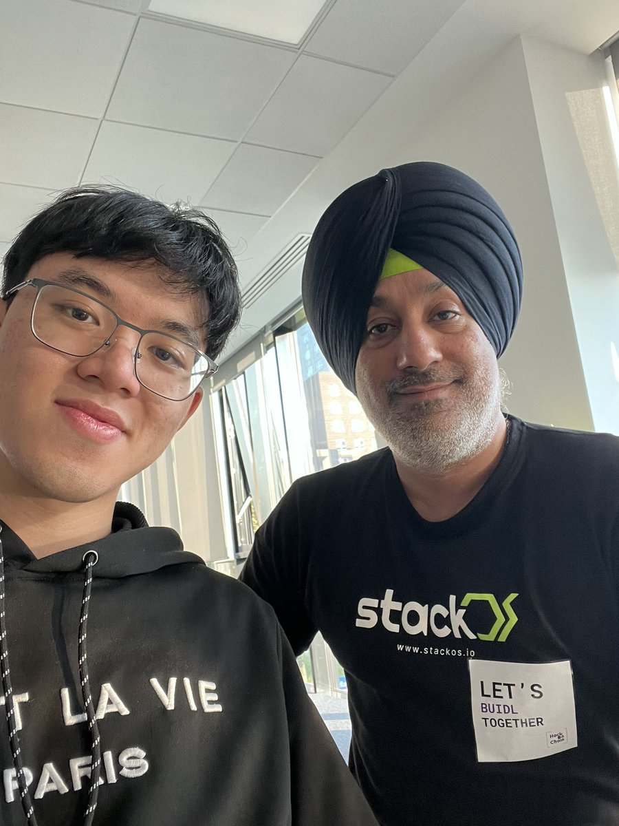 ParrySondhi's tweet image. Deep talks on Web3, Community, DeCloud, and Collab with @jooohneth, DevRel @0xMantle during @Hackonchain 🚀
#StackOS #Mantle #Web3 #Hackonchain #Hackathon #Warsaw #Poland #DeCloud
