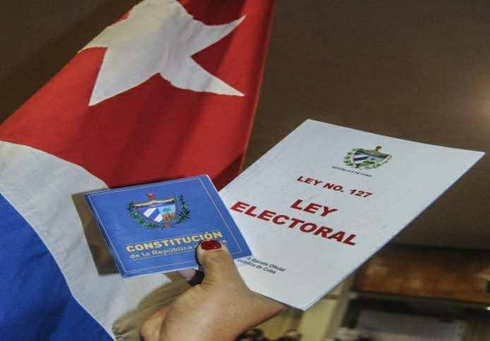 HOY | #Cuba elige a Gobernadores y Vicegobernadores Provinciales 🇨🇺

✅ Ambos cargos son propuestos por el Presidente de la República, y electos por los delegados a las asambleas municipales del Poder Popular, por un  período de 5 años.

#LaHabanaDeTodos 
#CubaViveYTrabaja