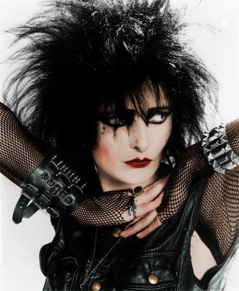 Happy birthday Siouxsie Sioux! 🖤 What is your favorite Siouxsie song?