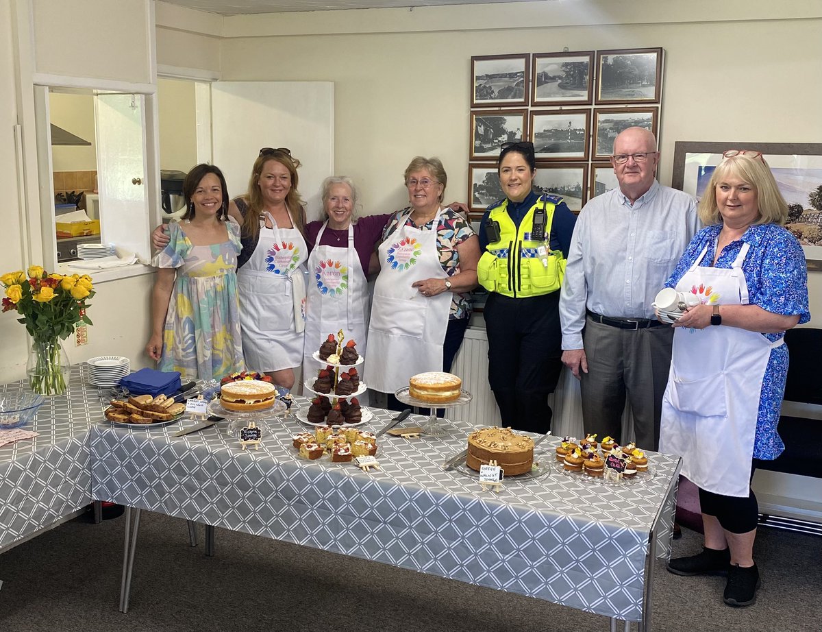 Our Community Coffee Morning in my Bishopston Ward, was the busiest ever today and it was great to welcome our regulars as well as meet new people and speak to them about the issues that matter to them. 

PCSO Joelle Borthwick also called in to chat to residents. @SWPSwansea