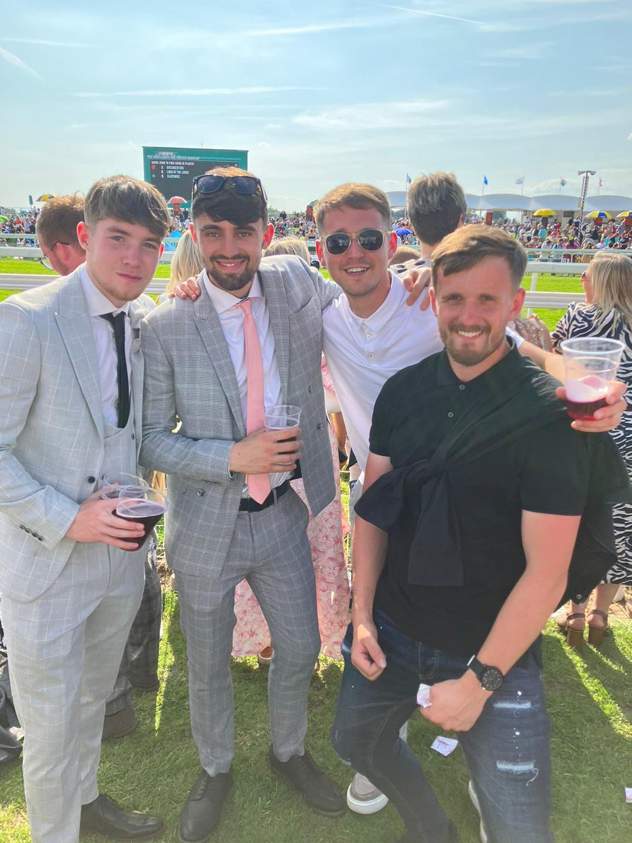 Boldon lads at the end of season night out at York Races 🐎

⚫️⚪️ #upthevilla