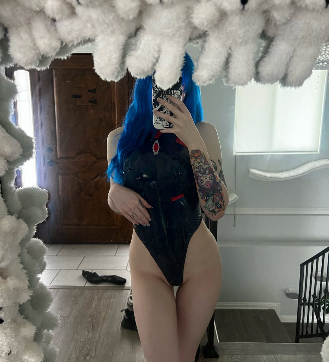 I got my lucy cosplay in and now I know why she wears shorts under this 🫣 https://t.co/adXFsh9Df6