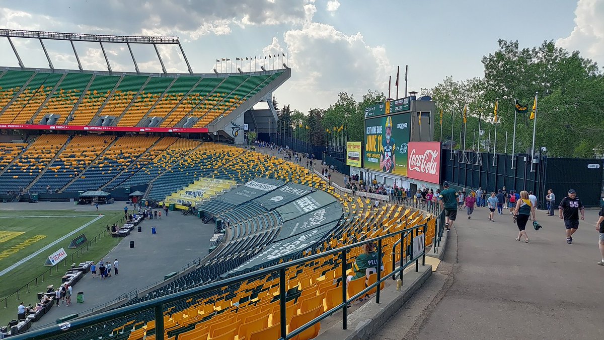 3 THOUGHTS:
1. Shannon Brooks has a job in Edmonton. 
2. That was one of the most exciting games in 2 years, and it's only Preseason. 
3. What the heck happened at the end ?
#RepFromSectionX #GoElks #CFL #YEG #JoinTheHerd 🦌