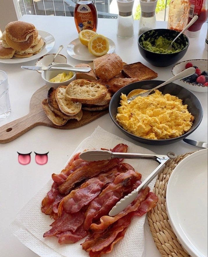 ㅤ
ㅤ  ≡ killbill.⠀
ㅤ  —— Athens, Greece
     ◴ 05 -> 28  - 23 ╱ 07: 22 PM
ㅤ  ↳ cooking some breakfast for my lalove, don't miss me too much. 
ㅤ