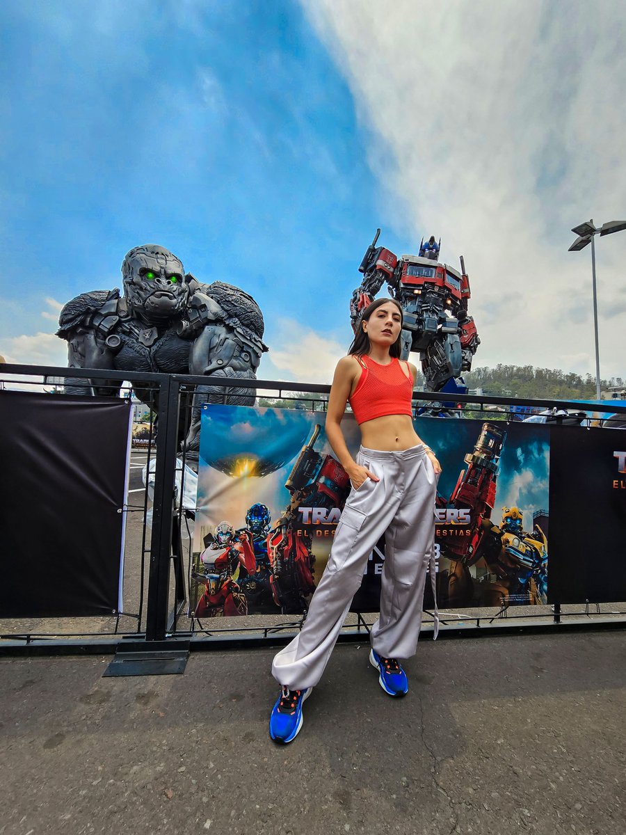 soykarenro's tweet photo. "Sin sacrificio no puede haber victoria."
De niña los vi en tv y ahora estoy con ellos 🔥🔥 Gracias @ParamountMexico por esta gran experiencia!! Estoy lista 😎
#transformersEnMéxico #Transformers @Perisur https://t.co/A9hNIQWKJy