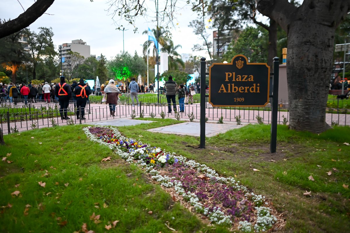 MuniCba's tweet photo. 🌿🌳 Sumamos una variada y extensa parquización con 8.000 arbustivas, árboles y nuevos sectores de césped. También reconstruimos las veredas en todo el predio. https://t.co/1ExFrg5vI5