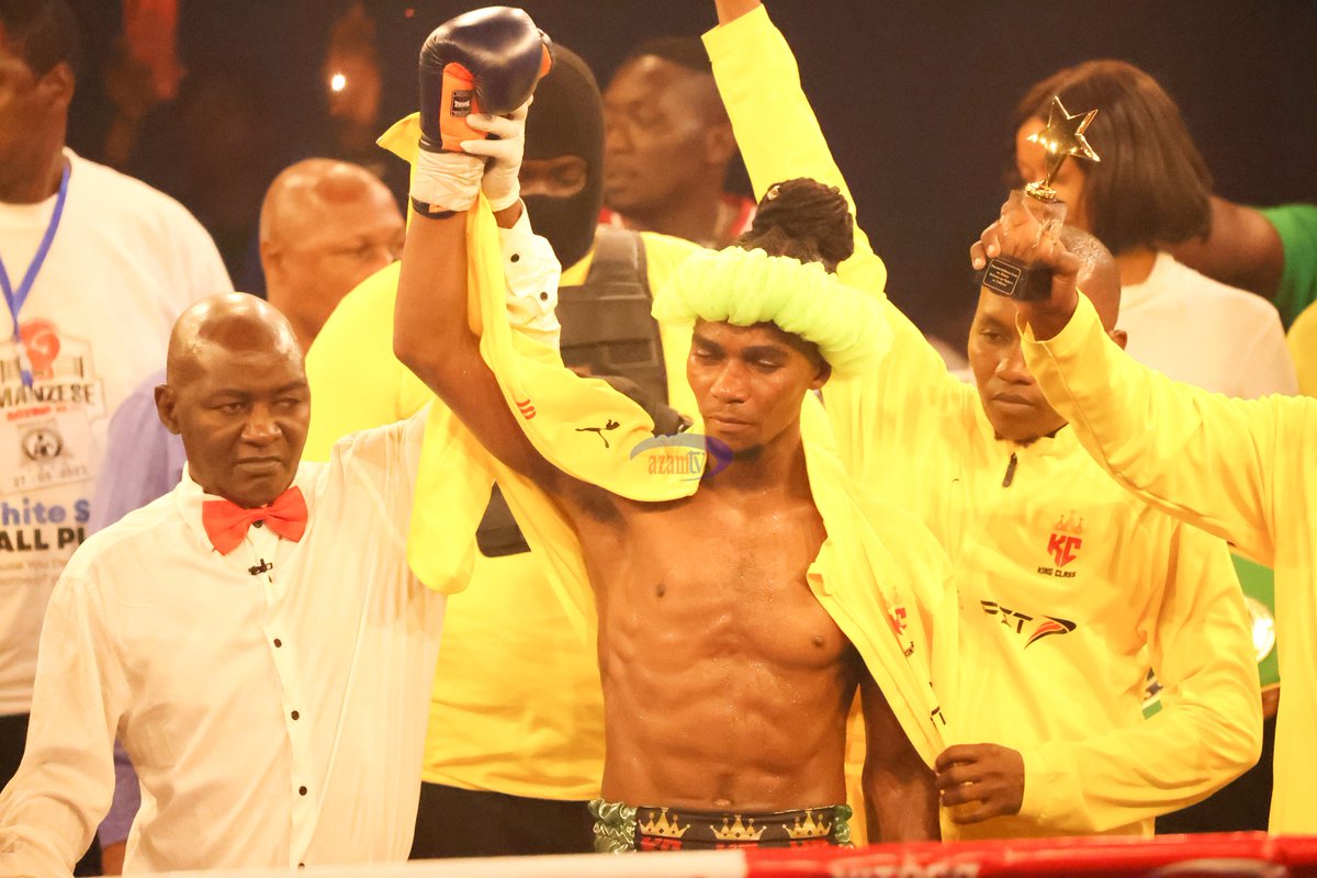 azamtvtz's tweet photo. Ibrahim Class amemchapa Said Chino kwa pointi katika pambano la raundi 10

#KaziIpo

Tuko LIVE #AzamSport1HD 

#KaziIpo #VitasaNight #UsikuWaVitasa #VitasaNight #WarehouseMasaki #ClassicNight https://t.co/JQQ1DYxyNT