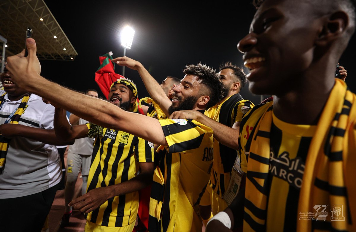 ittihad's tweet photo. 🏆 يفتخر عشقه اتحادي ⚡️🤩
#الدوري_الاستثنائي_العالمي https://t.co/xijp1zMSHm